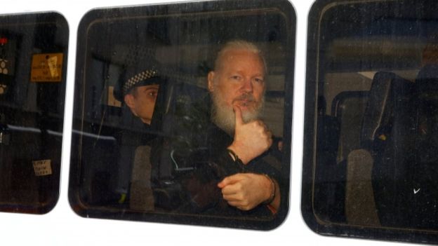 Julian Assange espulso ambasciata equadoregna londra